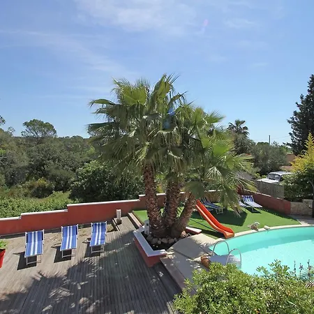 Modern In Roquebrune-sur-argens With Barbecue La Bouverie