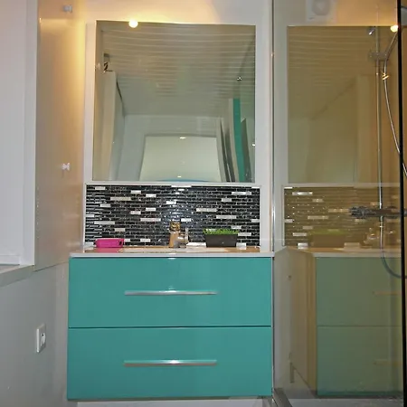 Modern In Roquebrune-sur-argens With Barbecue La Bouverie