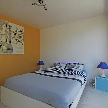 Modern In Roquebrune-sur-argens With Barbecue La Bouverie
